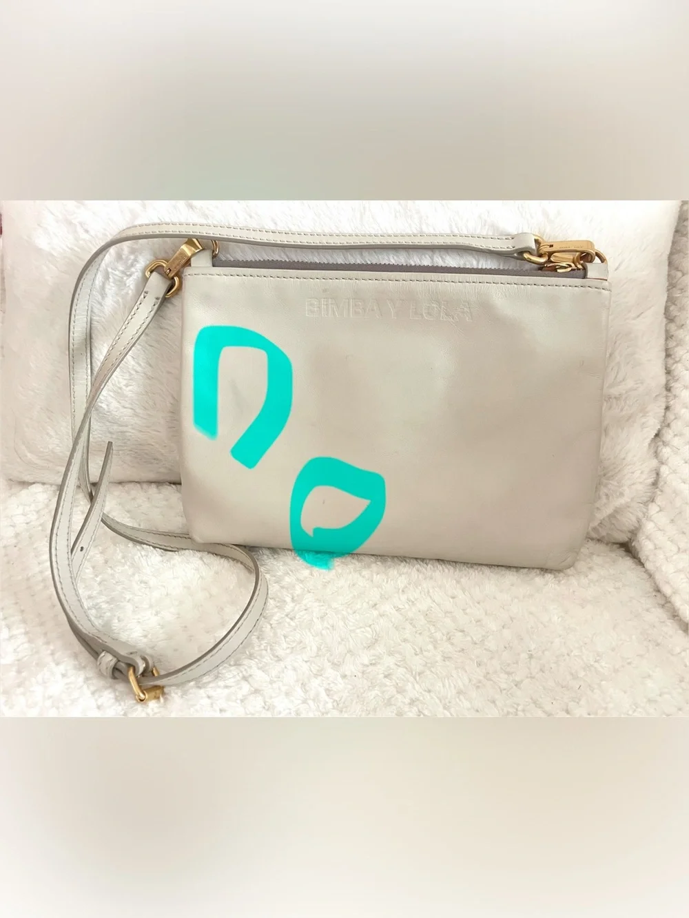 Bimba Y Lola Leather Adjustable Crossbody Stonewhite Goldtone Hardware Zip 7x10